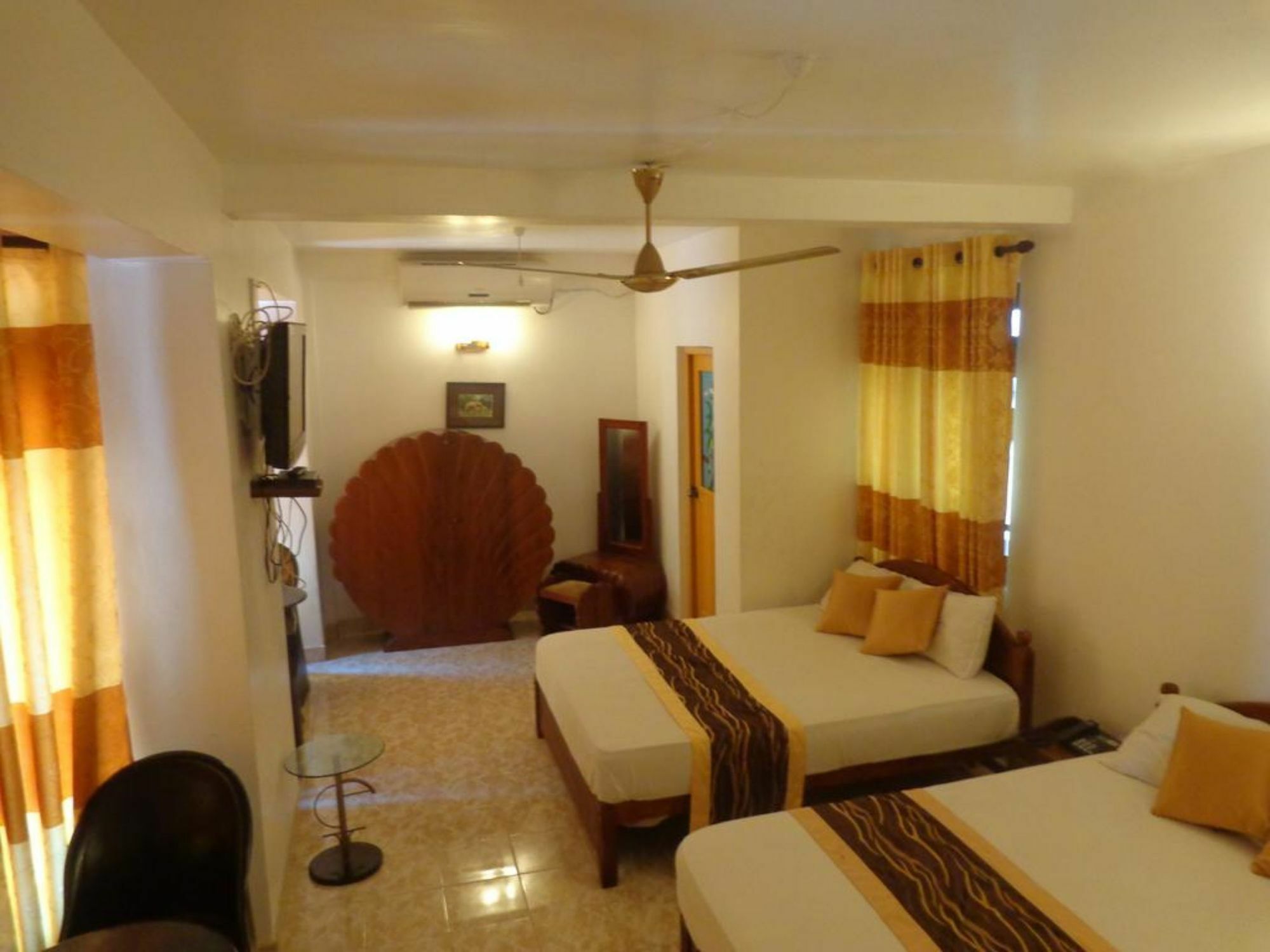 Oak Wood Inn Канди Экстерьер фото