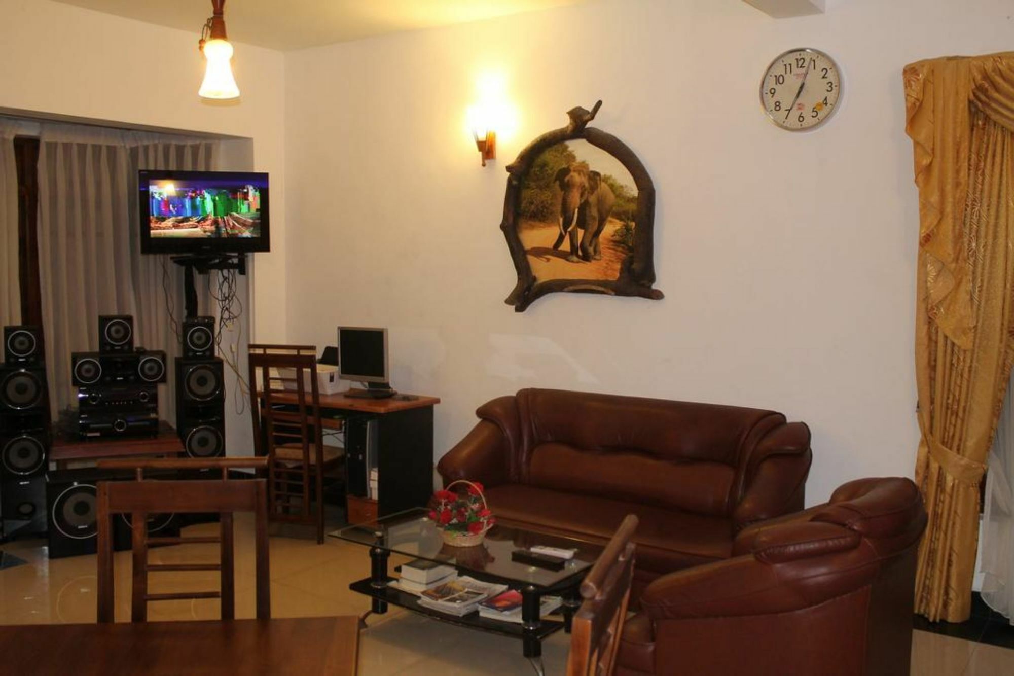 Oak Wood Inn Канди Экстерьер фото