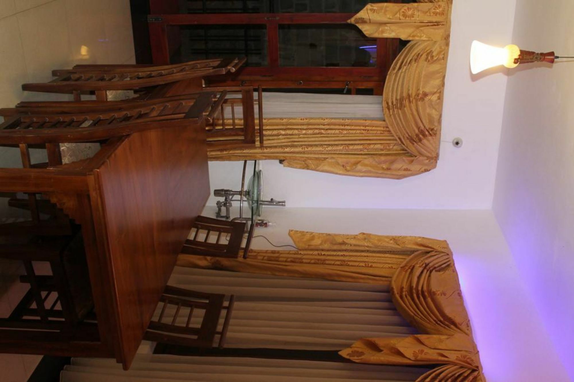 Oak Wood Inn Канди Экстерьер фото
