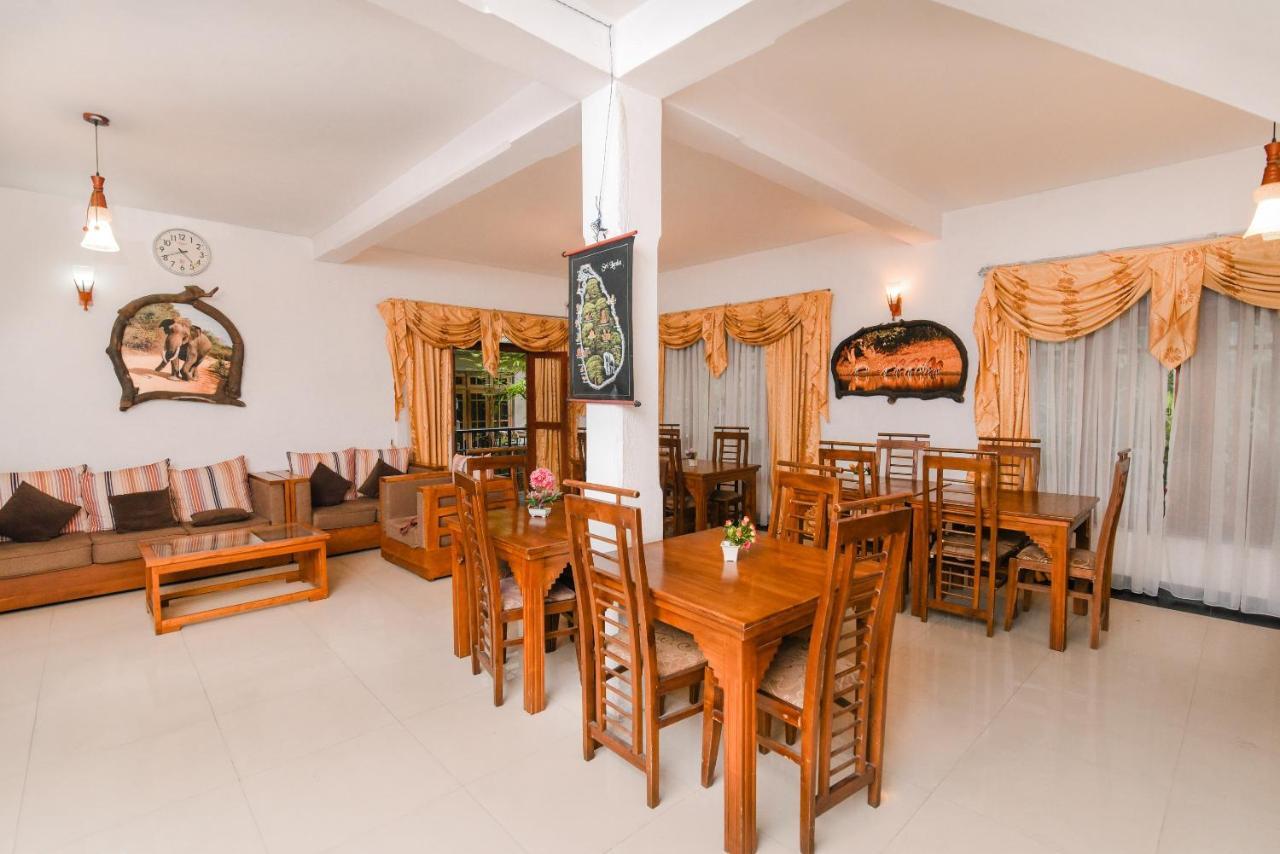 Oak Wood Inn Канди Экстерьер фото