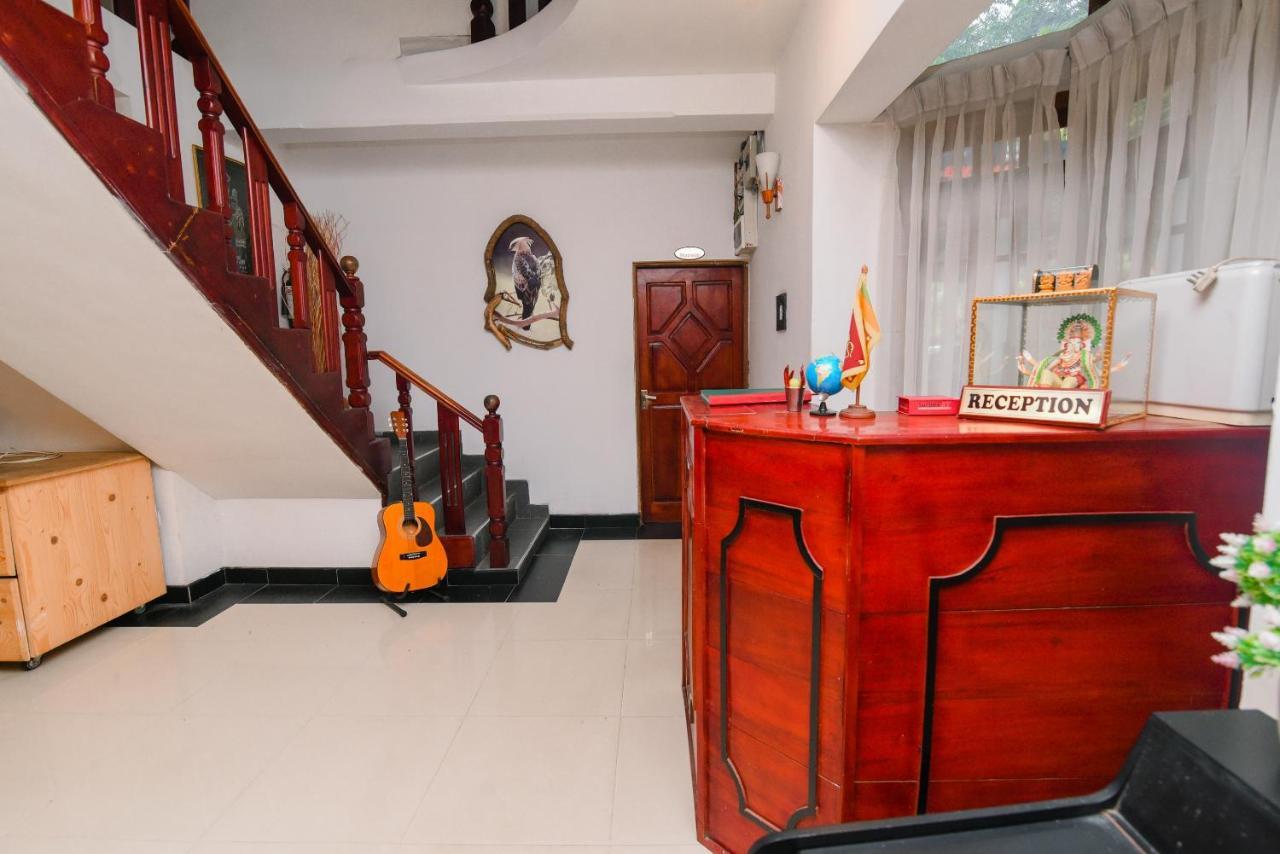 Oak Wood Inn Канди Экстерьер фото