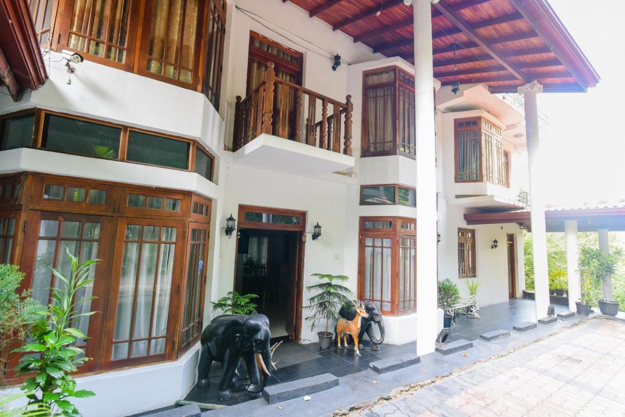 Oak Wood Inn Канди Экстерьер фото